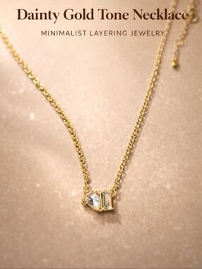 Gorgeous gold short pendant necklace